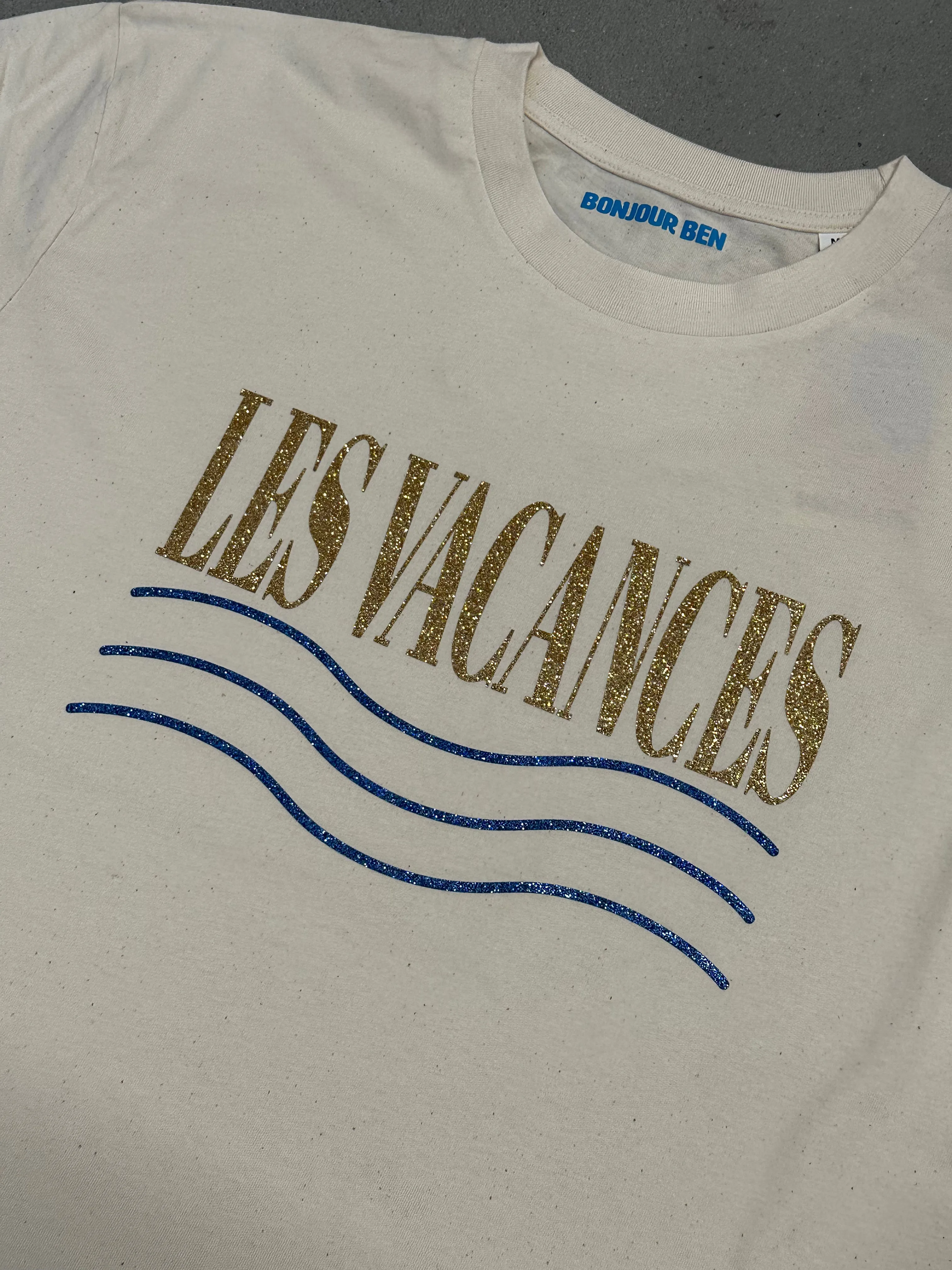 Les Vacances T-Shirt - Beige/ Gold&Blau Glitzer